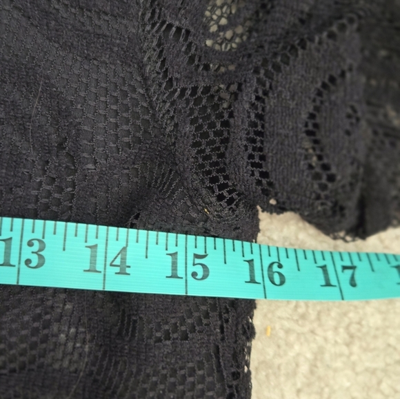 WAGGON PARIS lightweight Lace Overlay Hi-Lo Top. Size Small - Picture 13 of 14